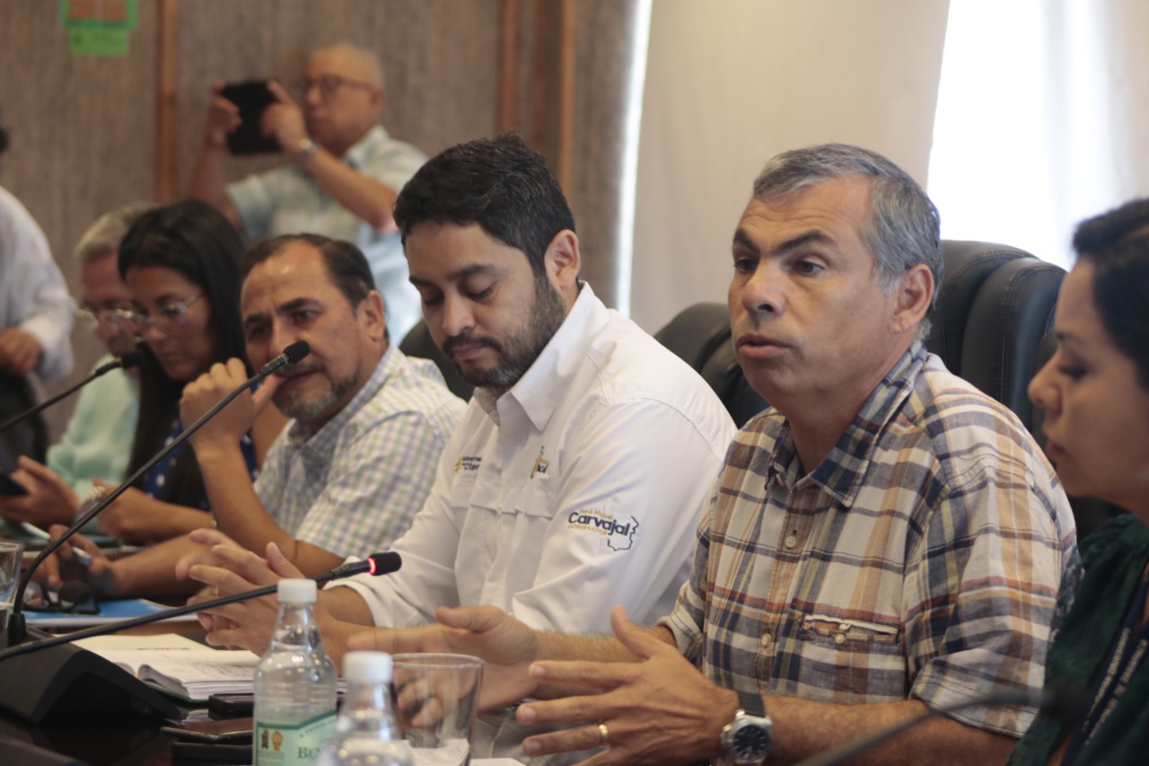 Alcalde Mauricio Soria Macchiavello participó de reunión convocada por el Gore y gremios empresarios de la Zona Franca de Iquique