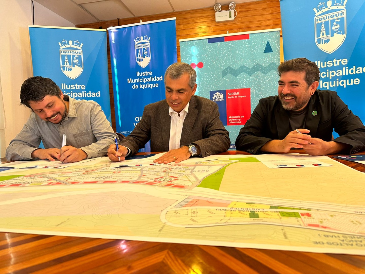 Municipalidad de Iquique, Minvu y Serviu Tarapacá firman convenio para asesoría técnica