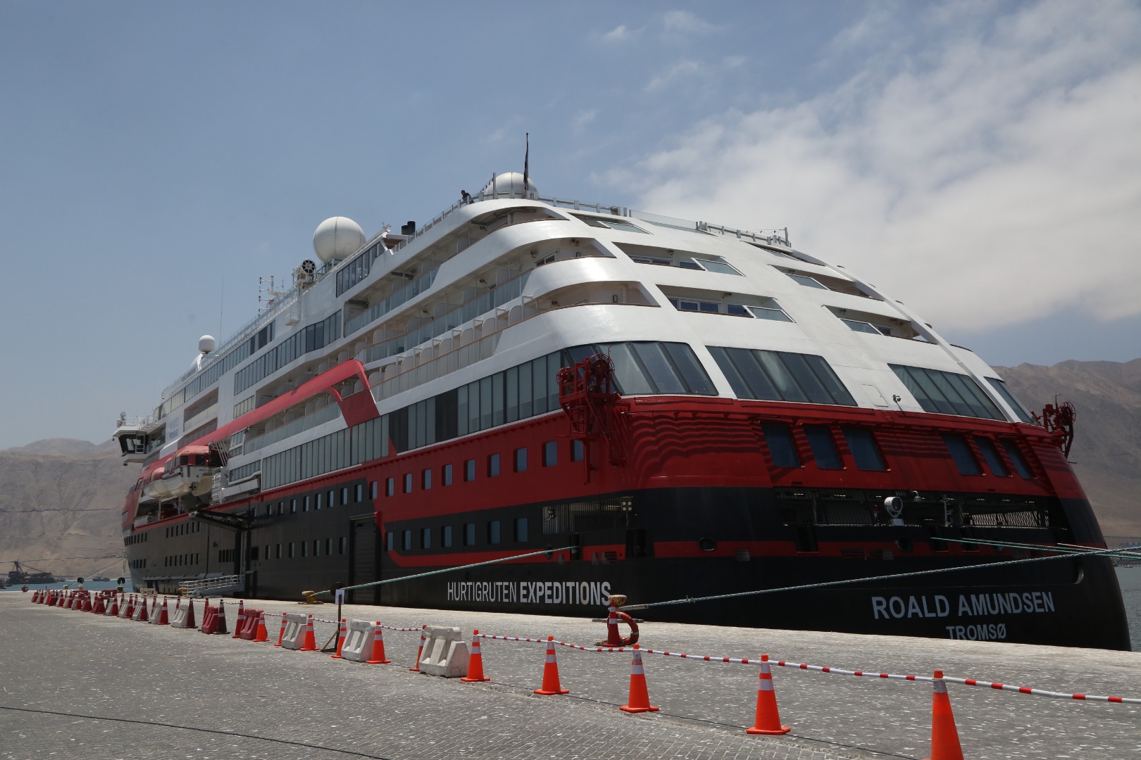 Puerto de Iquique inicia temporada de cruceros con arribo de dos embarcaciones
