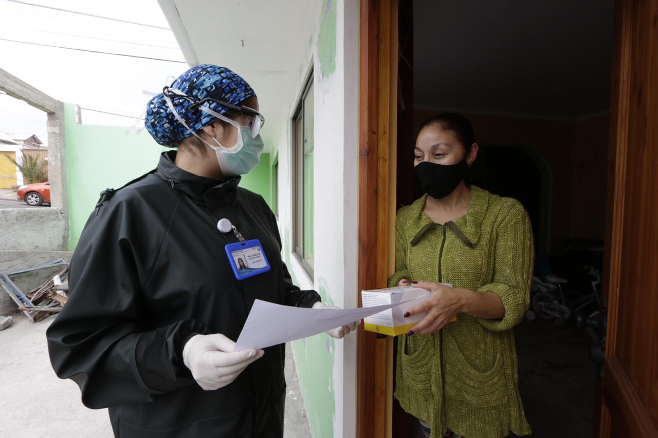 SALUD PRIMARIA DE IQUIQUE ENTREGA MEDICAMENTOS A DOMICILIO A PACIENTES DE TUBERCULOSIS