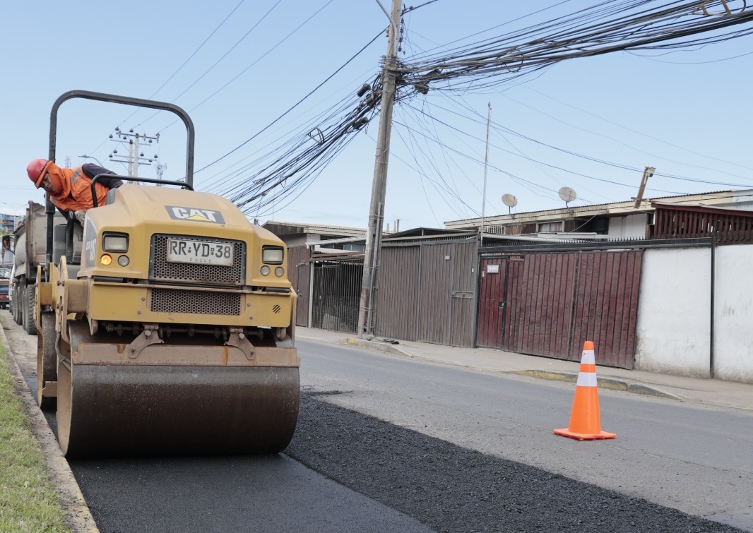 Avanzan labores de bacheo de la Municipalidad de Iquique